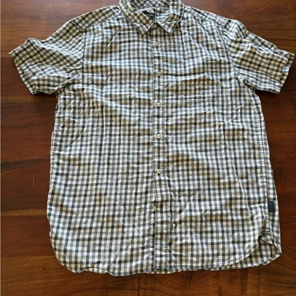The North Face Men's Plaid Short Sleeve Shirt - Black and White - Picture 1 of 3